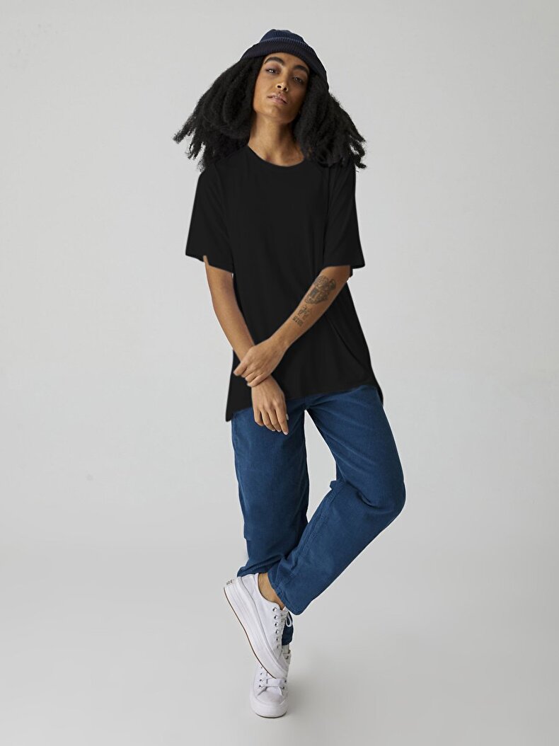 Crew Neck Comfortable Cut Zwart T-shi̇rt