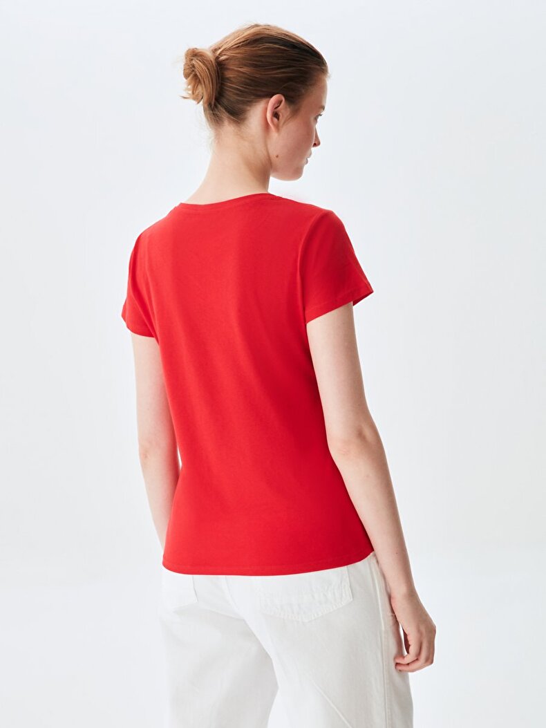 Basic V-neck Red T-shirt