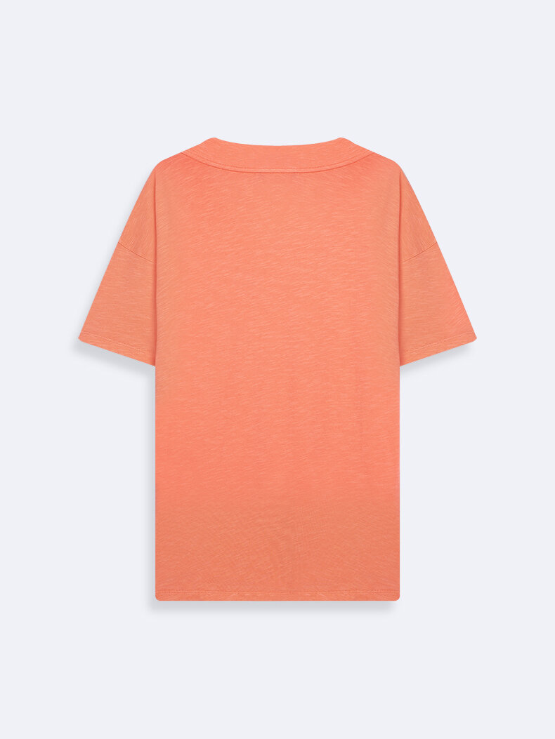 Pembe T-shırt