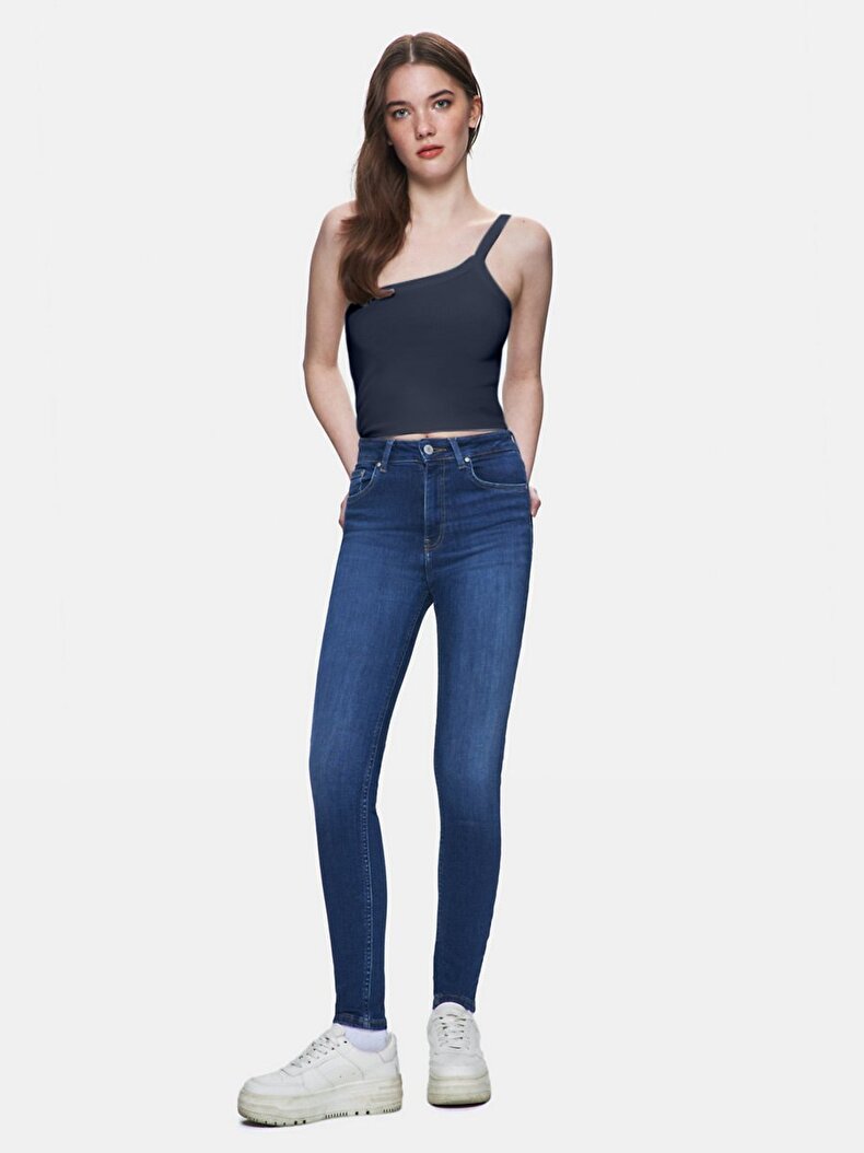 Lacivert Atlet