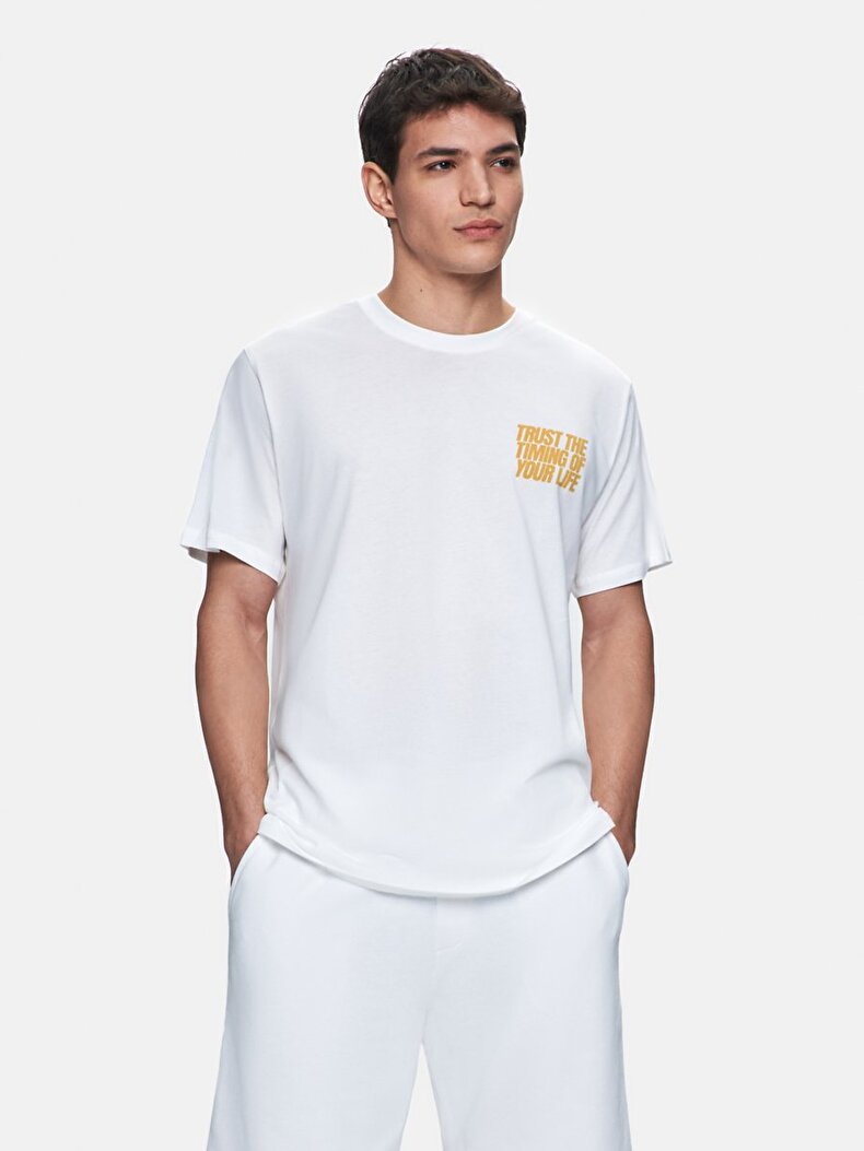 Beyaz T-shırt