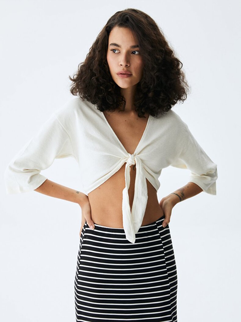 Front Cord Closure Cropped Ball White Sweatshirt