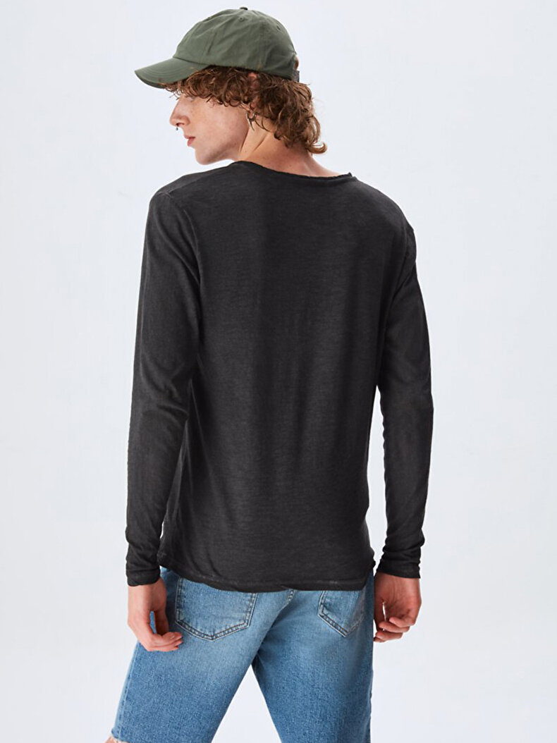 V Yaka Siyah Sweatshırt