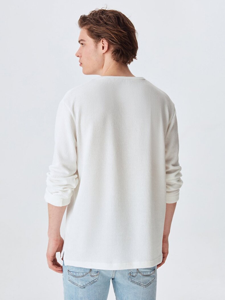 Textured With Pockets White Sweatshirt