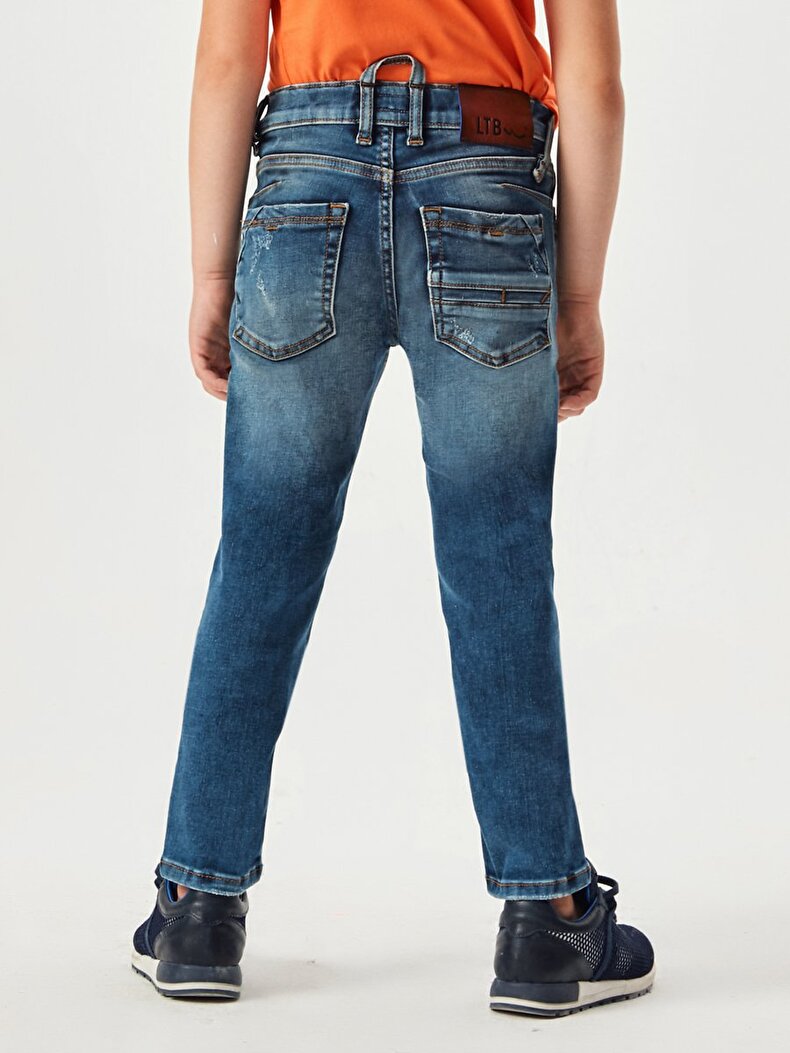 Cayle B Broek