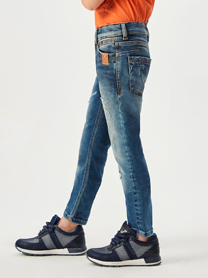 Cayle B Broek