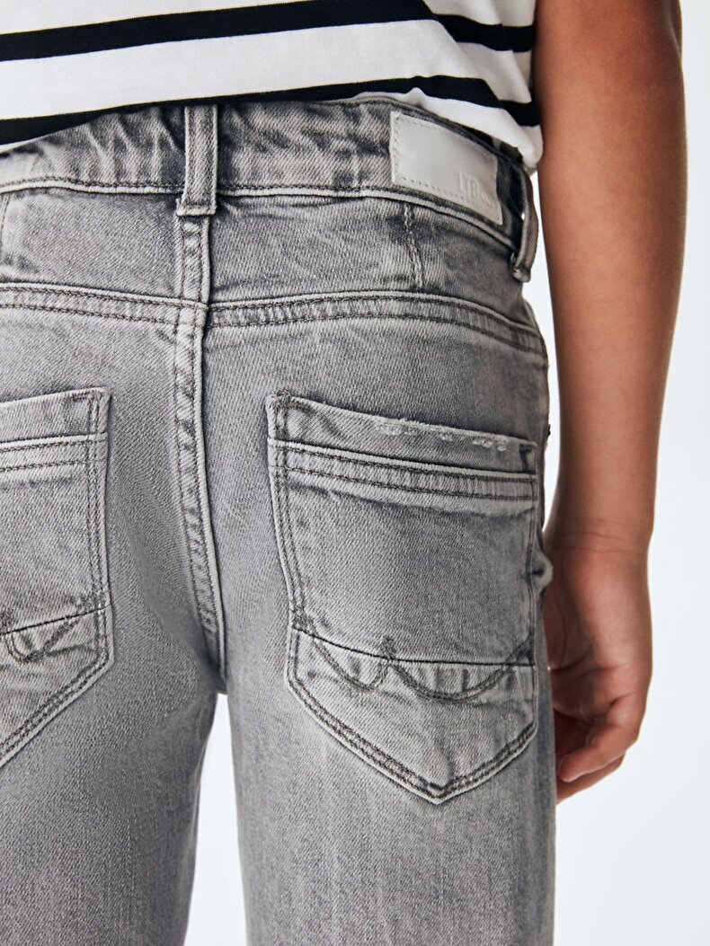 Rafiel B Hosen
