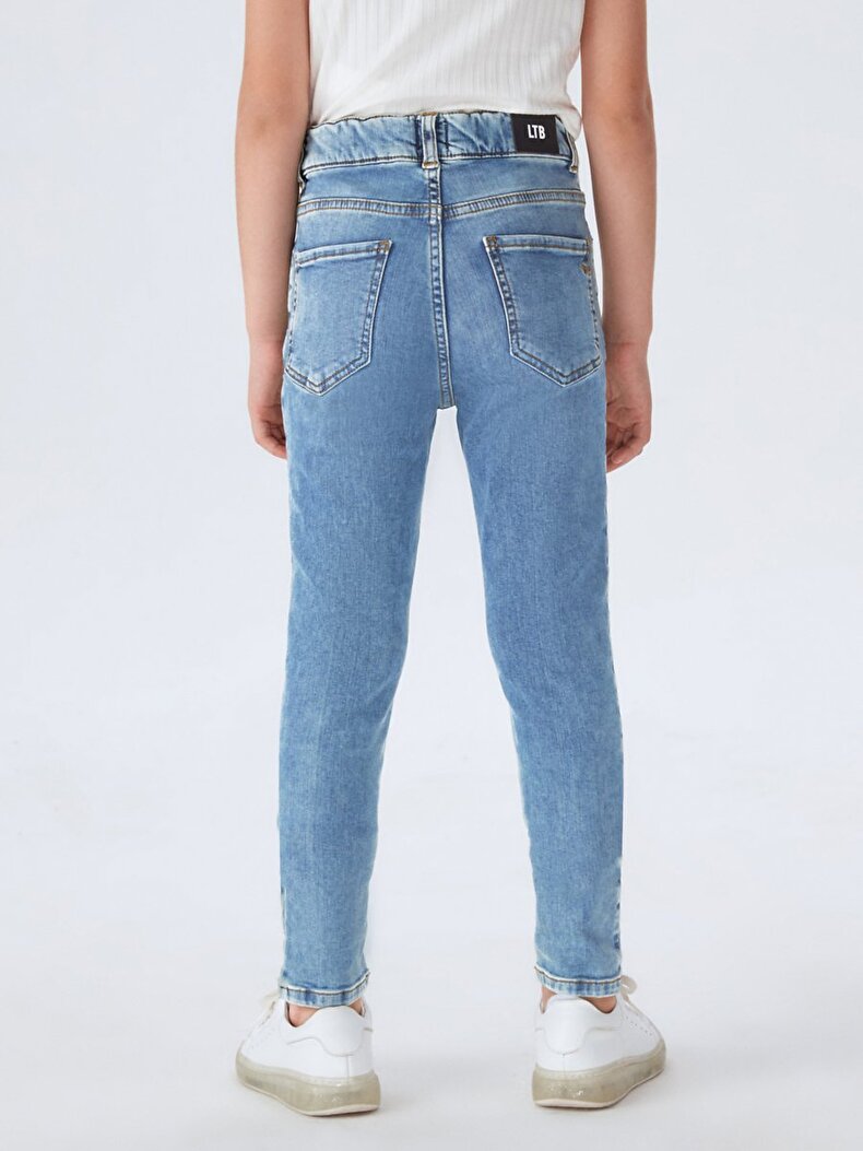Lonia G Broek