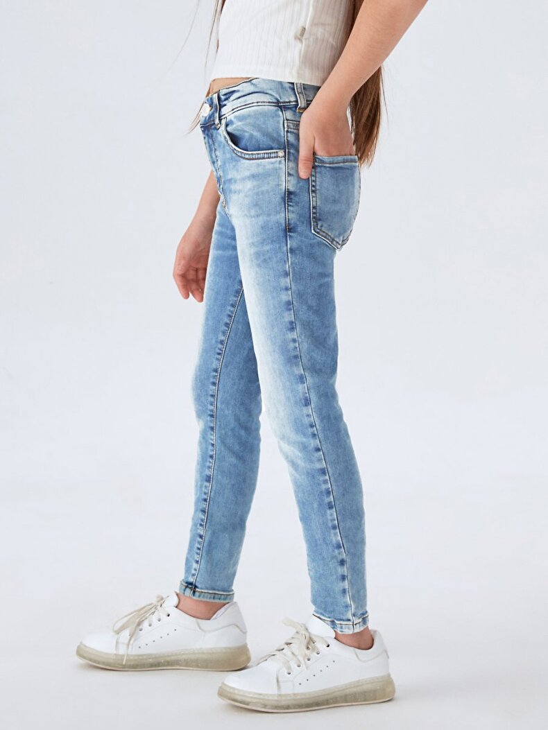 Lonia G Broek