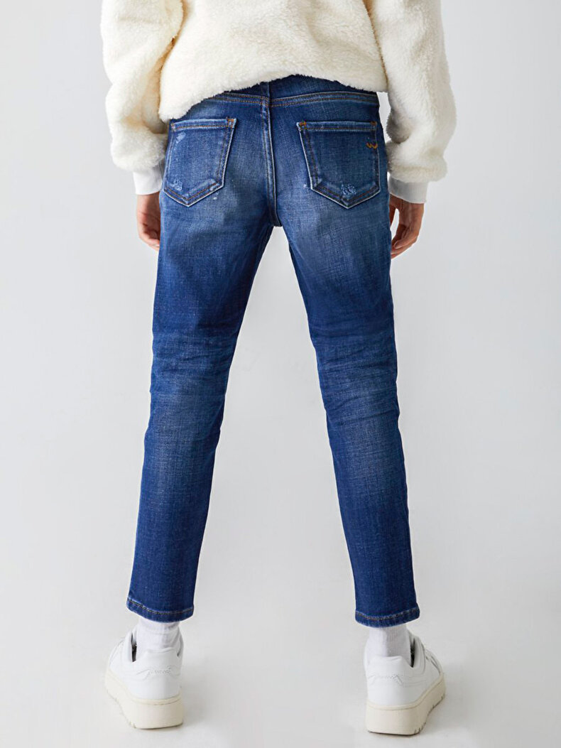 Lonia G Hosen