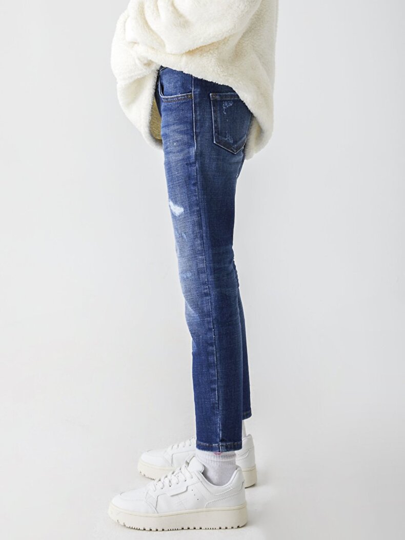 Lonia G Hosen