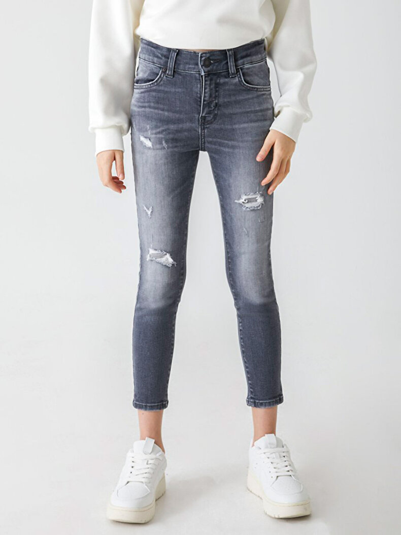 Lonia G Hosen