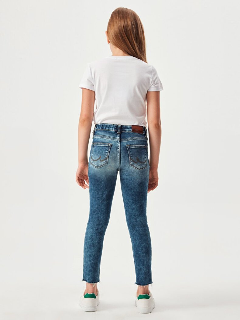 Amy G Broek