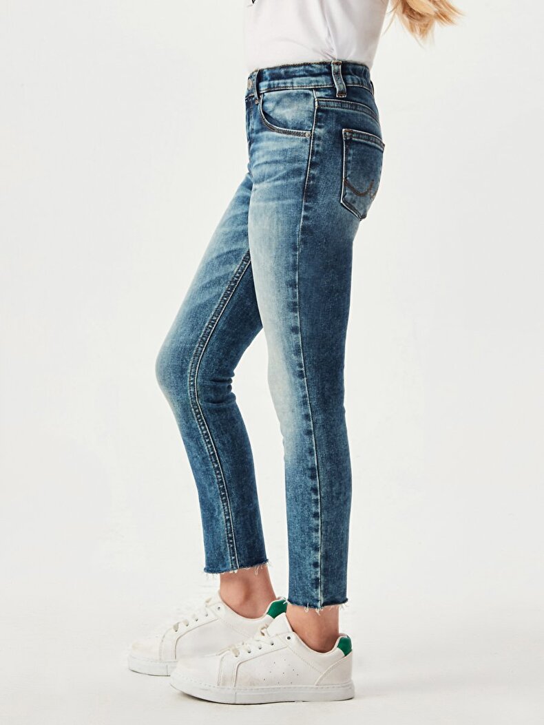 Amy G Broek