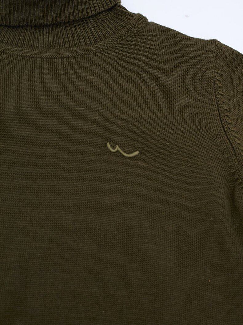 Turtle Neck Green Pullover